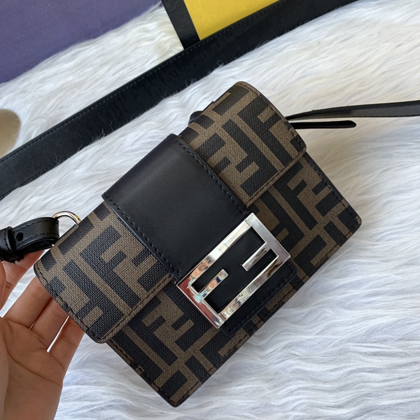 スーパーコピーブランドバッグ正面デザイン